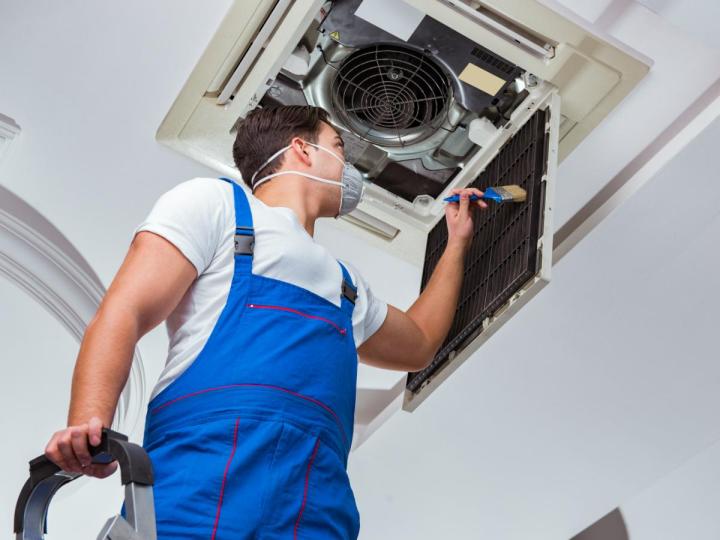 Des services de maintenance pour assurer la longévité de votre climatisation.